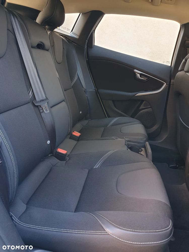 Volvo V40 D2 Momentum - 36