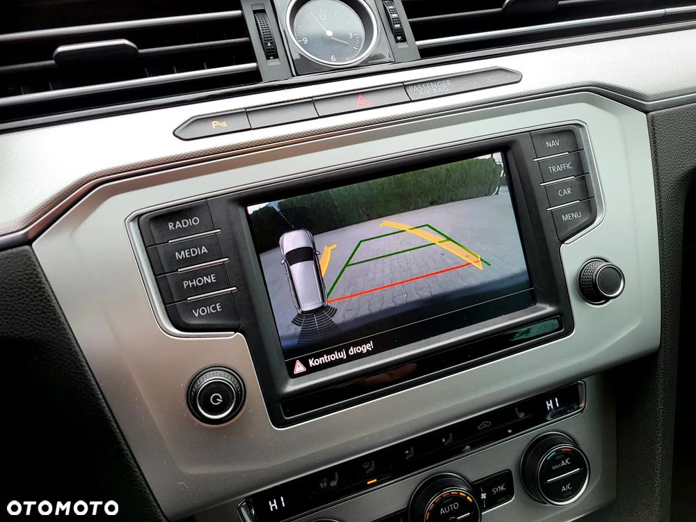 Volkswagen Passat - 14