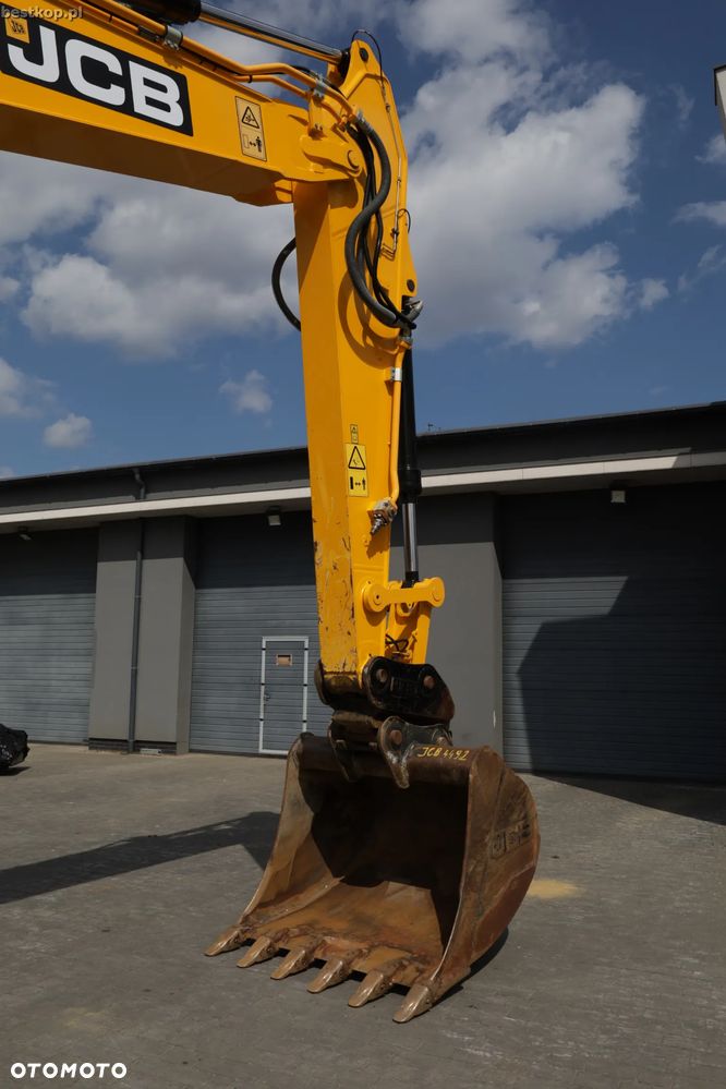 JCB 220X - 13