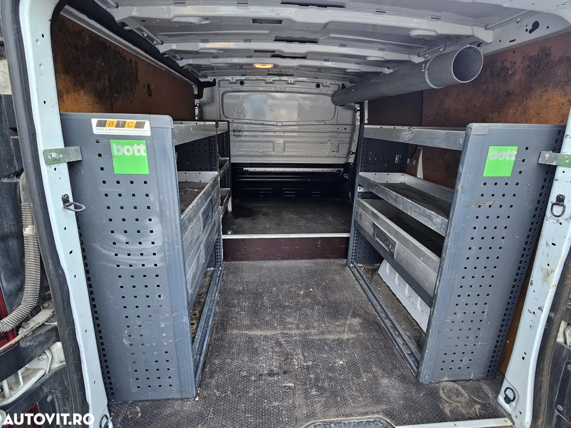 Opel Vivaro - 2