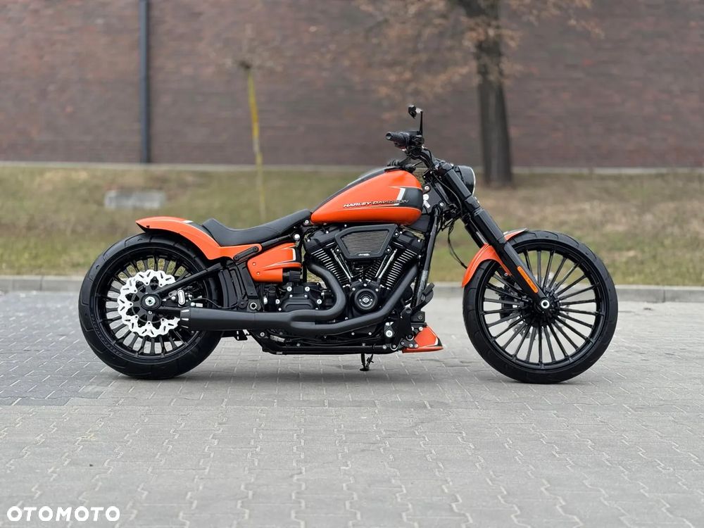 Harley-Davidson Softail Breakout - 3
