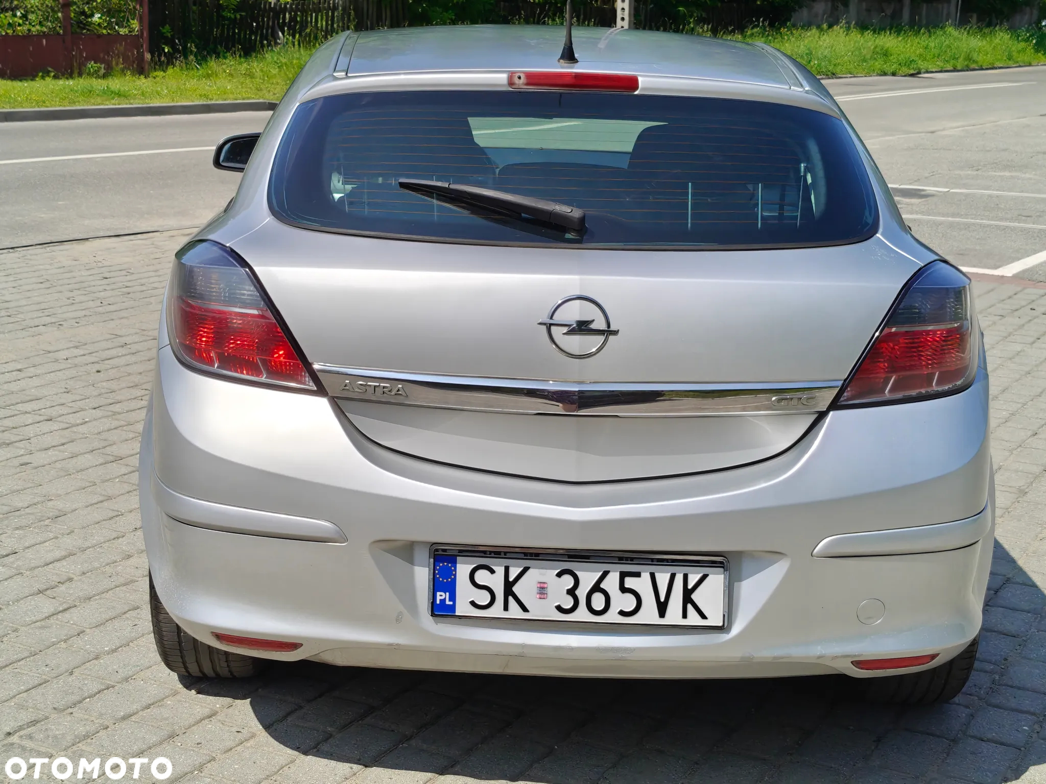 Opel Astra GTC 1.6 Cosmo - 12