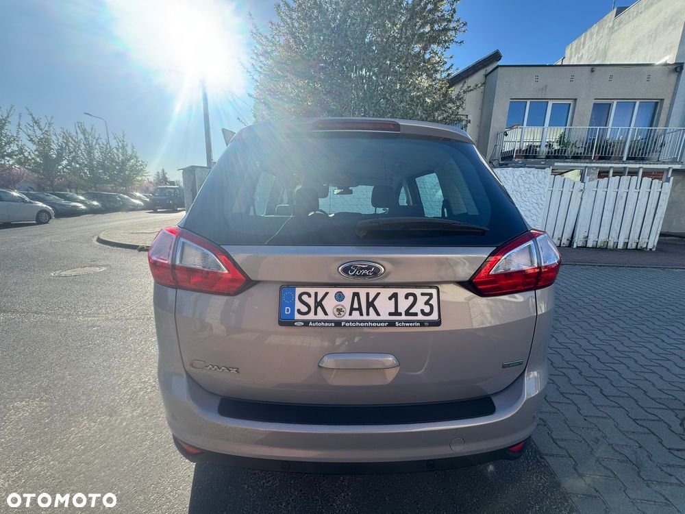 Ford Grand C-MAX - 22