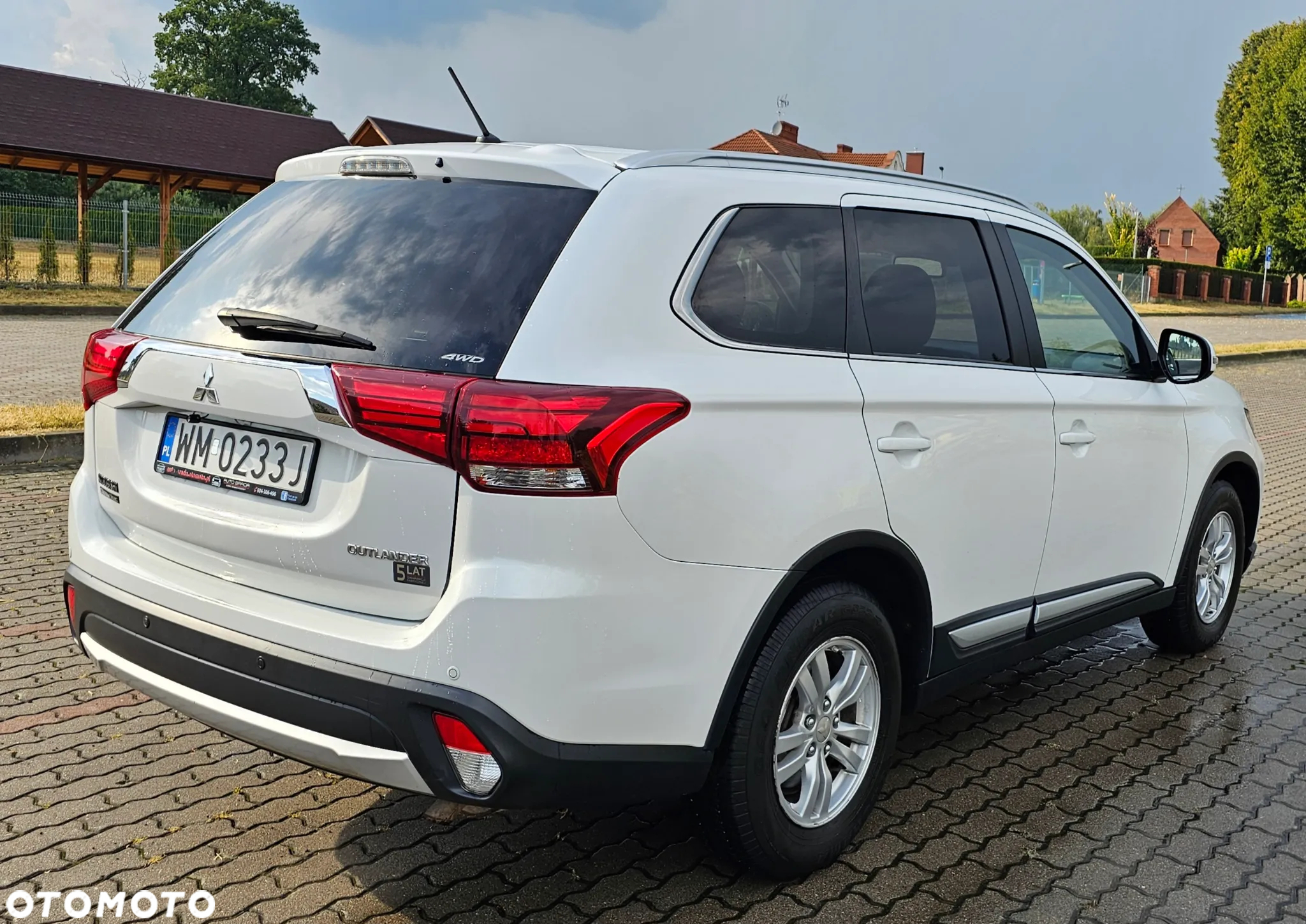 Mitsubishi Outlander 2.0 Instyle Navi 4WD CVT - 15