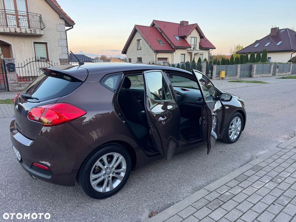 Kia Ceed - 36