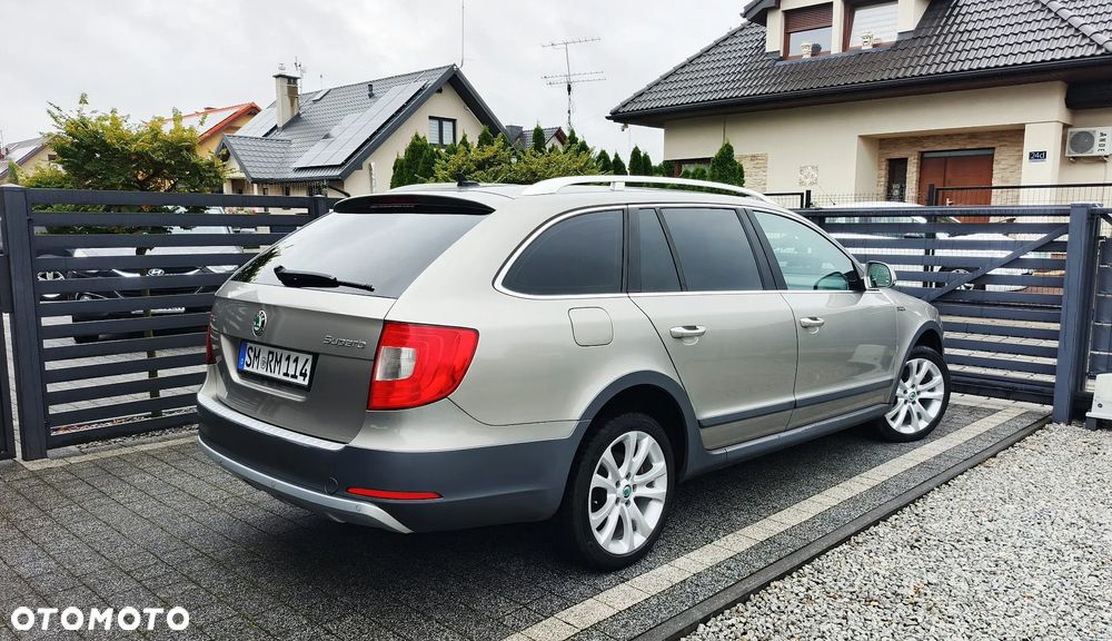 Skoda Superb 2.0 TDI 4x4 DSG Elegance - 4