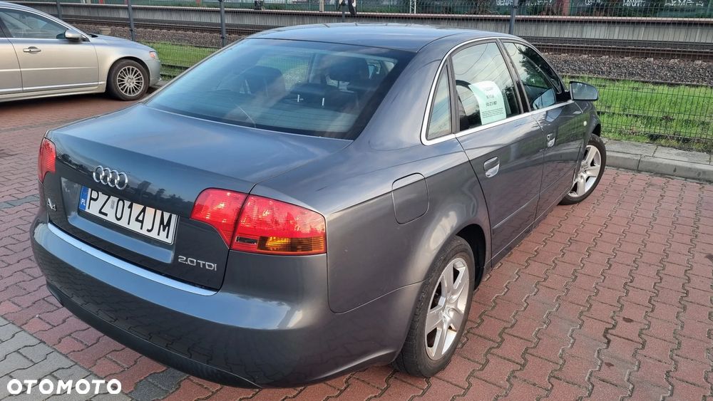 Audi A4 Limousine - 4
