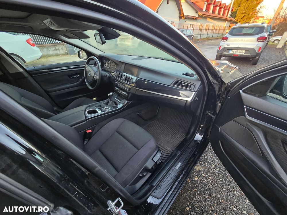 BMW Seria 5 525d Touring - 16