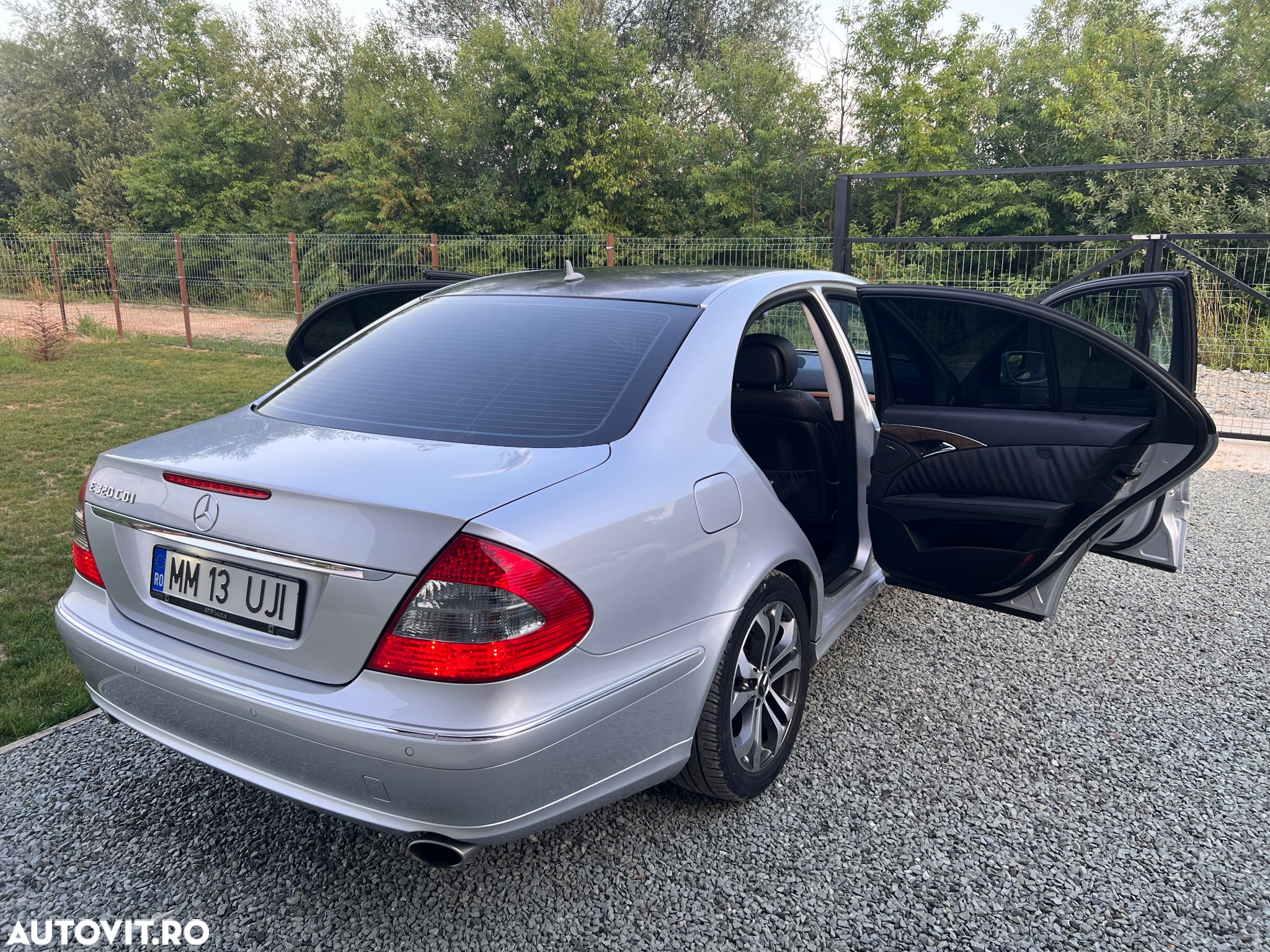Mercedes-Benz E 320 CDI Avantgarde DPF Sport Edition - 25