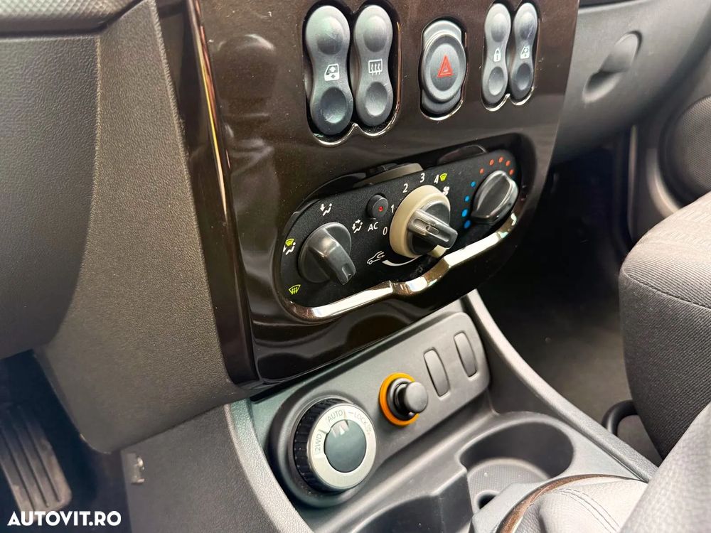 Dacia Duster 1.6 16V 4x4 Ambiance - 8
