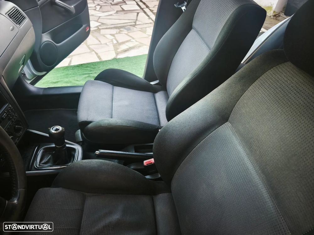 VW Golf 1.9 TDi 25 Anos - 7