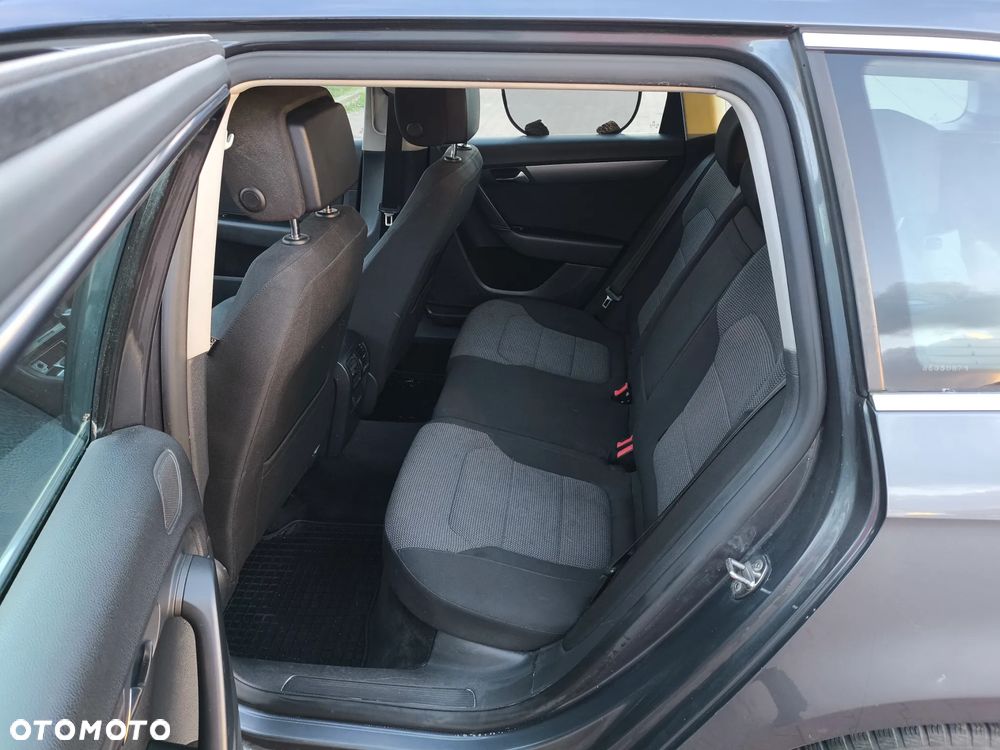 Volkswagen Passat 1.6 TDI Comfortline - 8