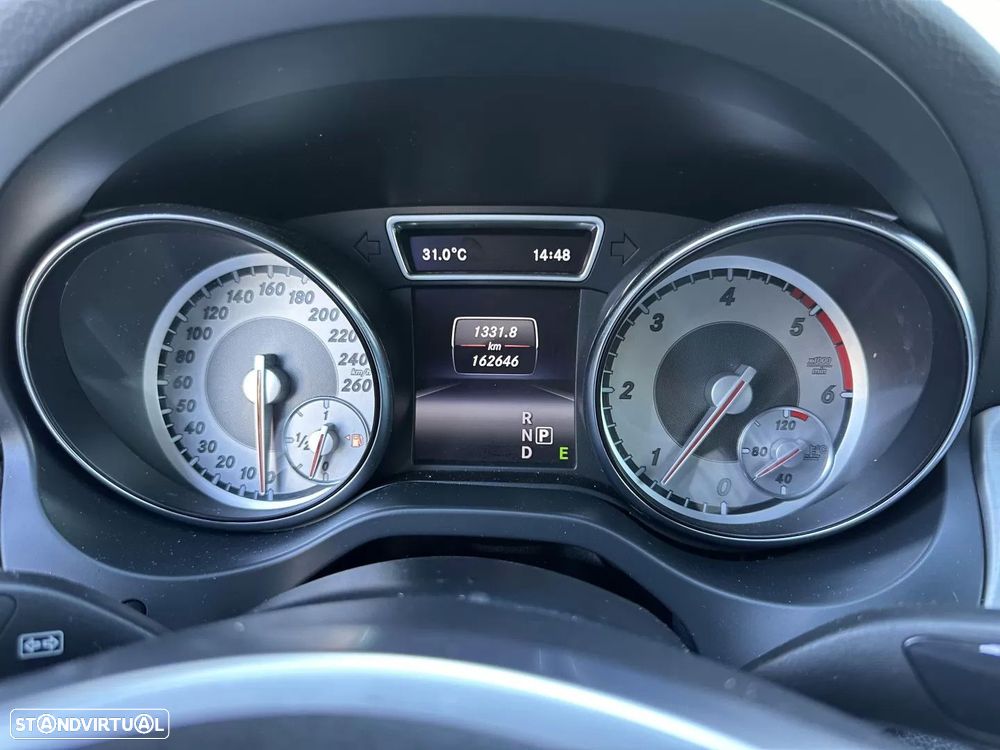 Mercedes-Benz GLA 220 d 4Matic 7G-DCT AMG Line - 32