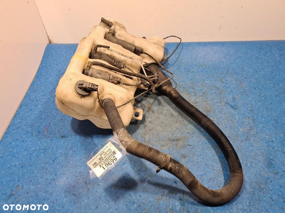 BMW 5 E39 ZBIORNICZEK SPRYSKIWACZA 8364941A - 2