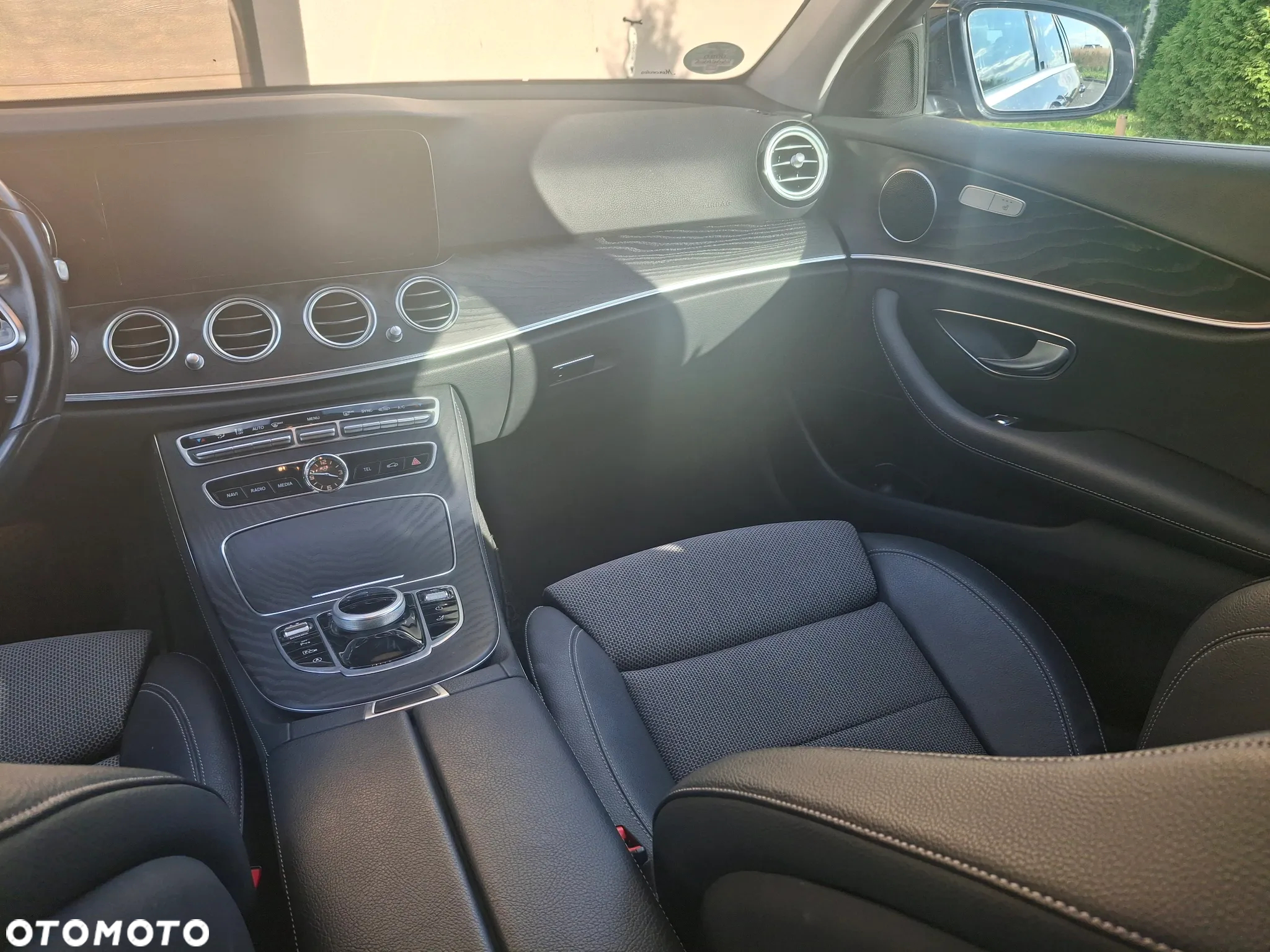 Mercedes-Benz Klasa E 220 d 9G-TRONIC - 21