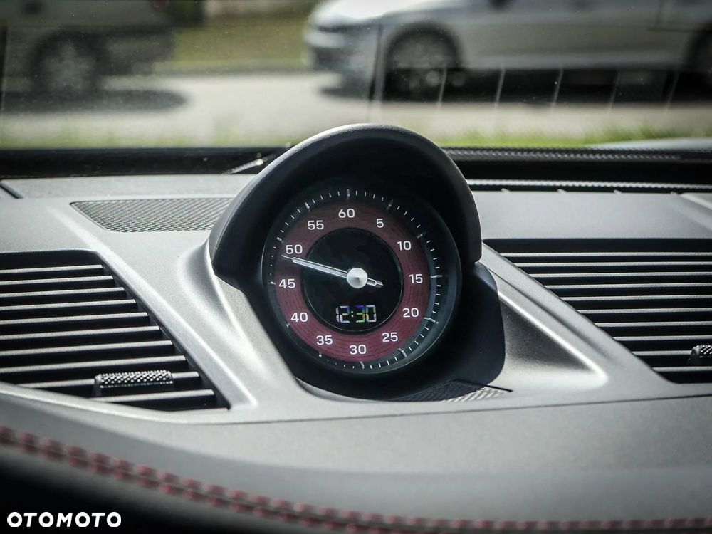 Porsche 911 Carrera T-Hybrid GTS - 11