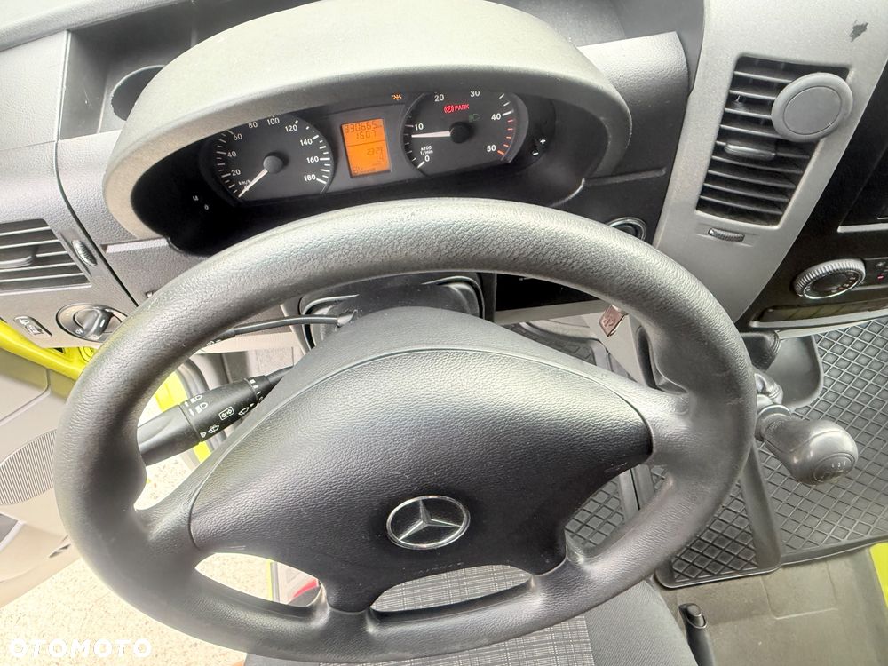 Mercedes-Benz Sprinter - 16