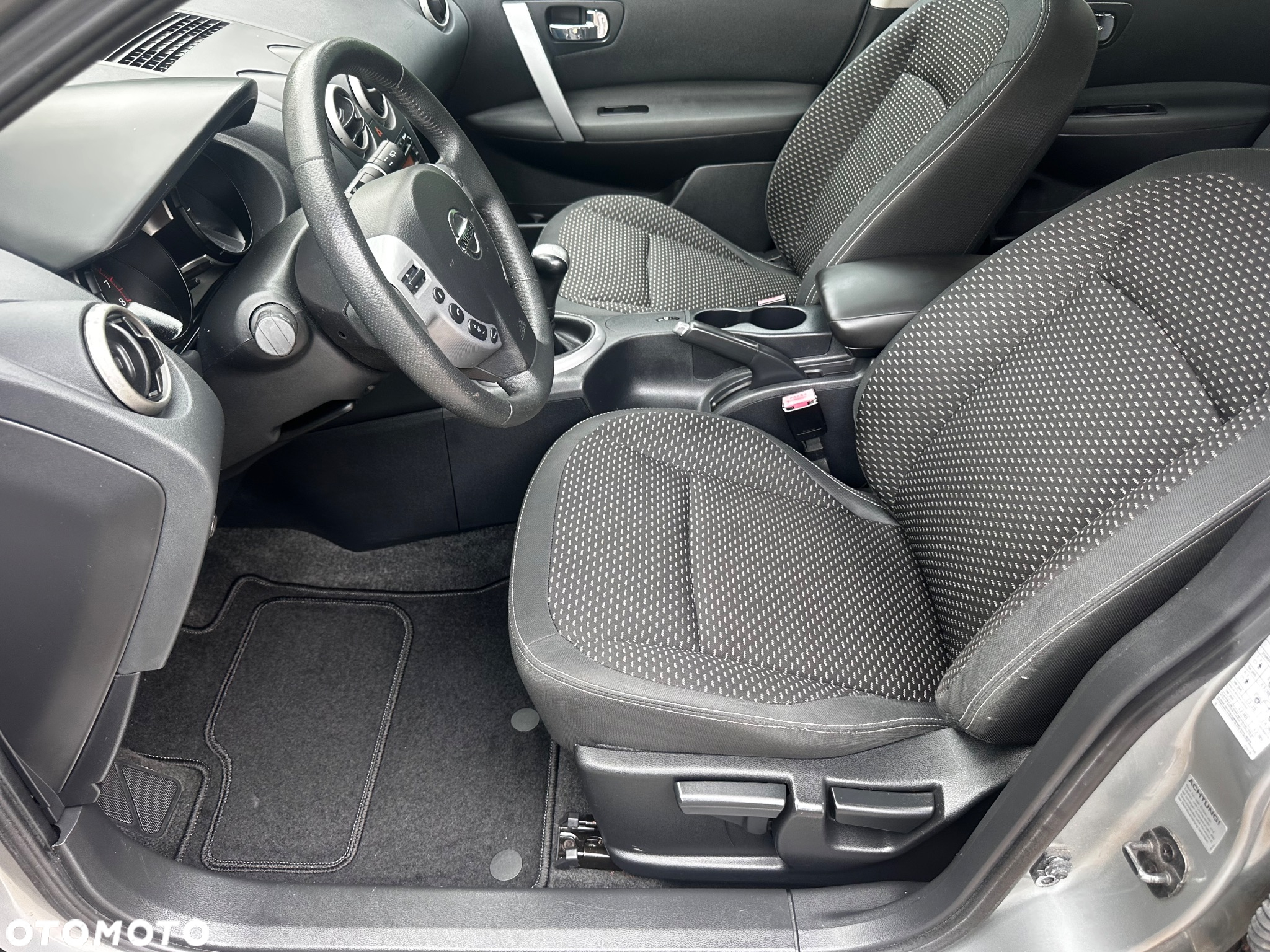 Nissan Qashqai 1.6 visia - 17