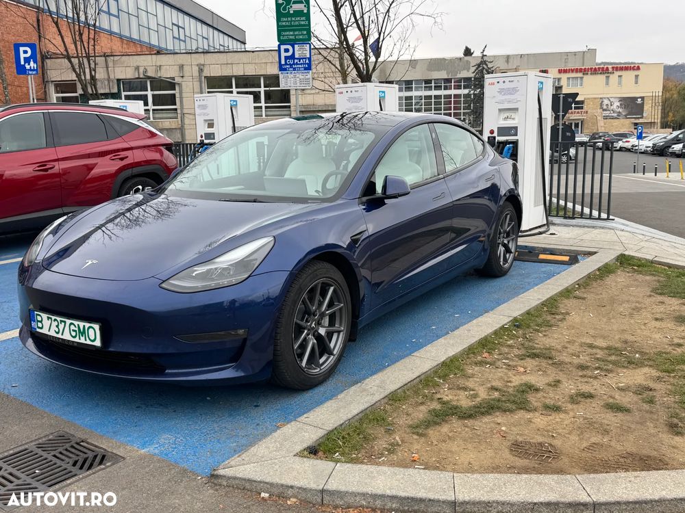 Tesla Model 3 - 3