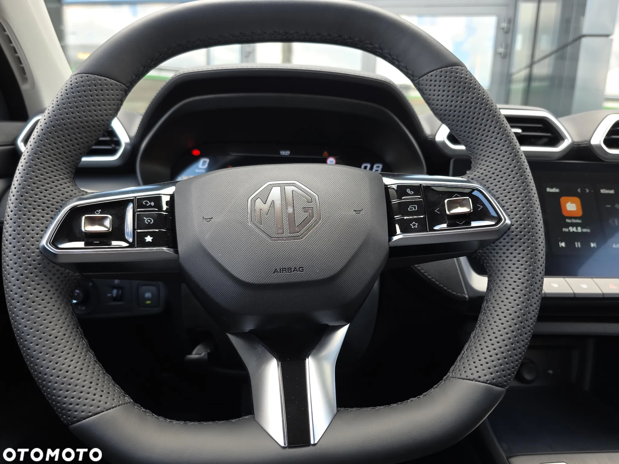 MG ZS - 11
