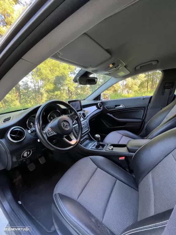 Mercedes-Benz CLA 200 - 11