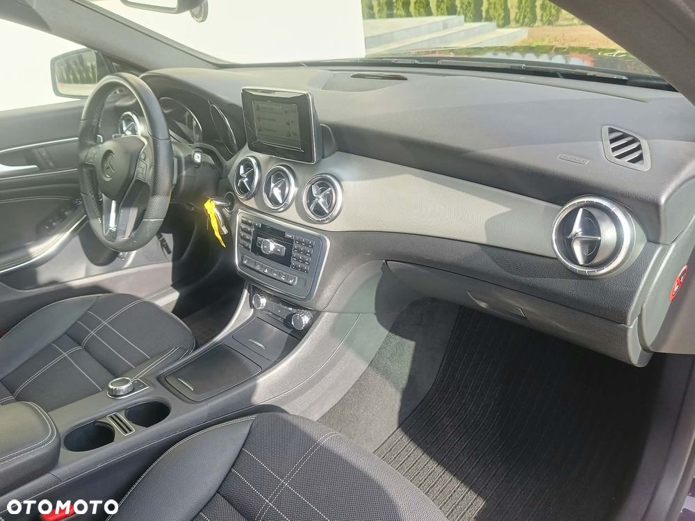 Mercedes-Benz CLA - 12