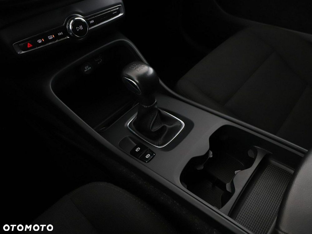 Volvo XC 40 T2 Momentum Core - 32