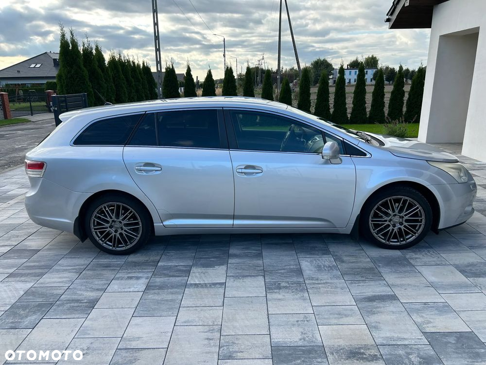 Toyota Avensis 1.8 Sol plus NAVI - 4