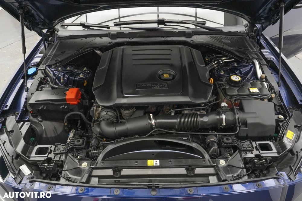 Jaguar XF 20d RWD E-Performance Pure - 24