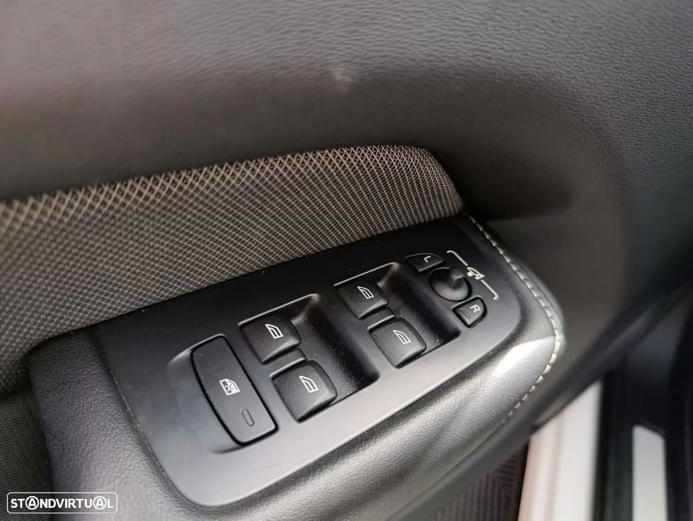 Volvo XC 60 2.0 B4 R-Design - 5