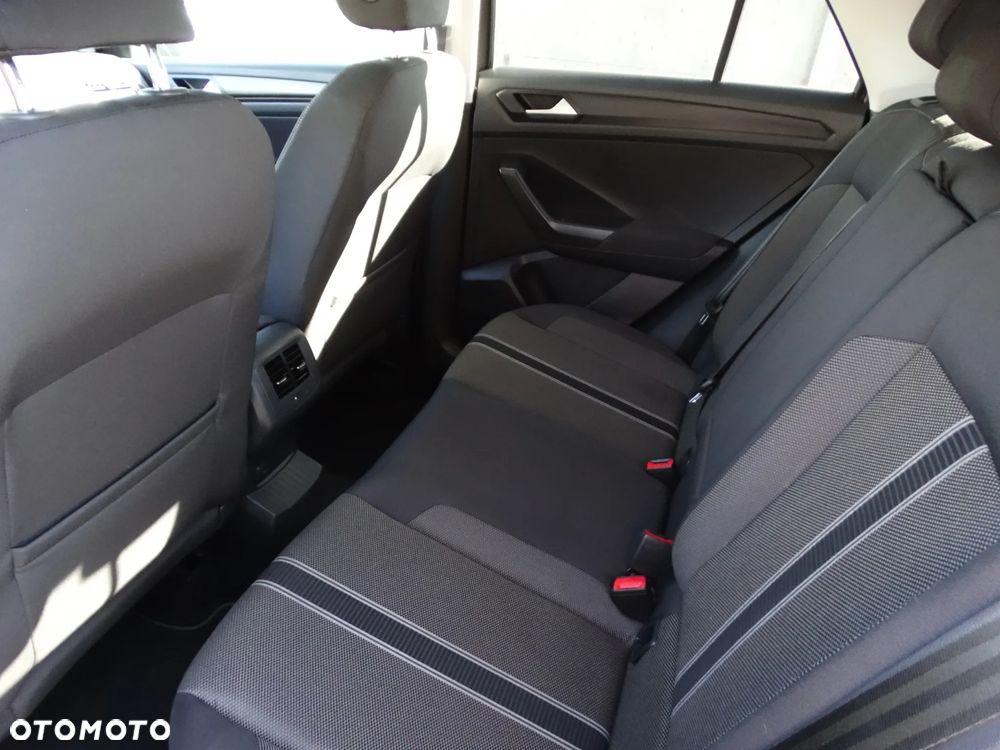 Volkswagen T-Roc - 11