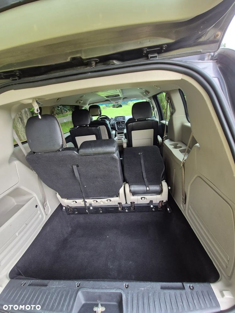 Dodge Grand Caravan - 16