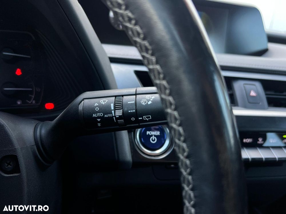 Lexus UX - 21