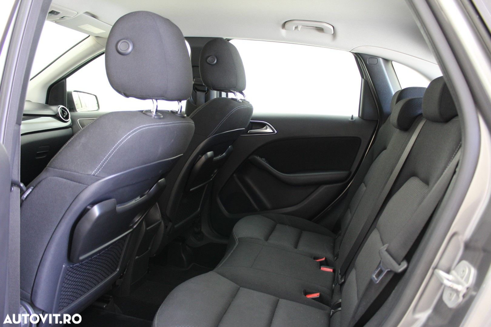Mercedes-Benz B - 9