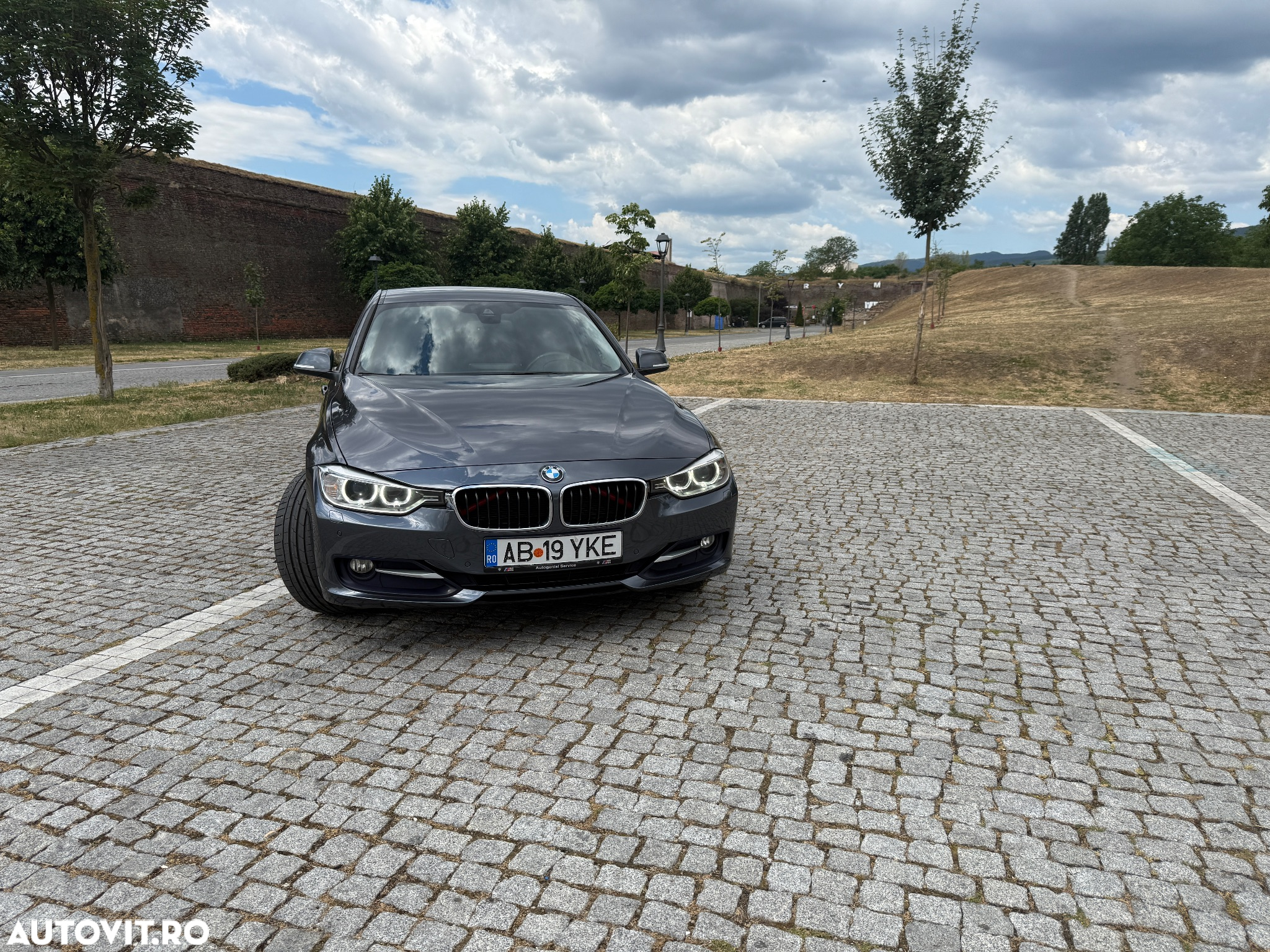 BMW Seria 3 320d Aut. Sport Line - 2