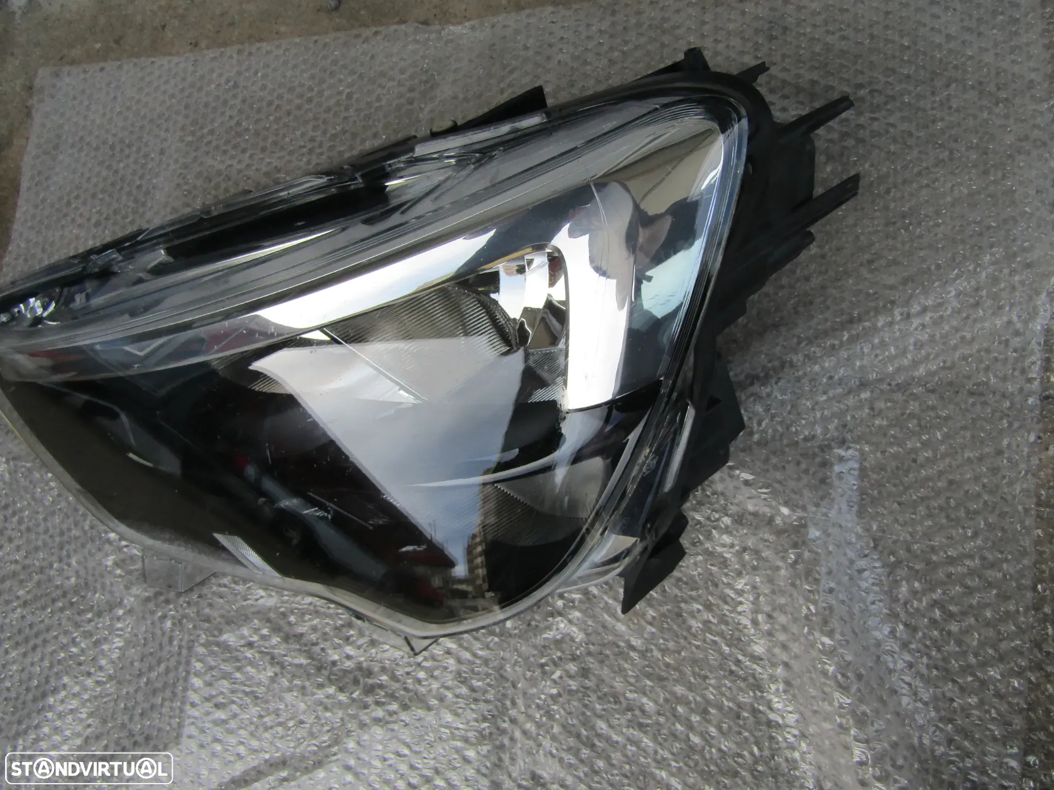 Farol OPEL COMBO ano 2022  c/danos (ver descrição) - 2