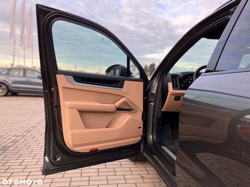 Porsche Cayenne - 14