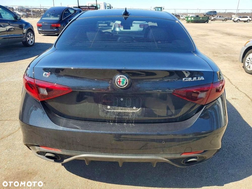 Alfa Romeo Giulia - 6