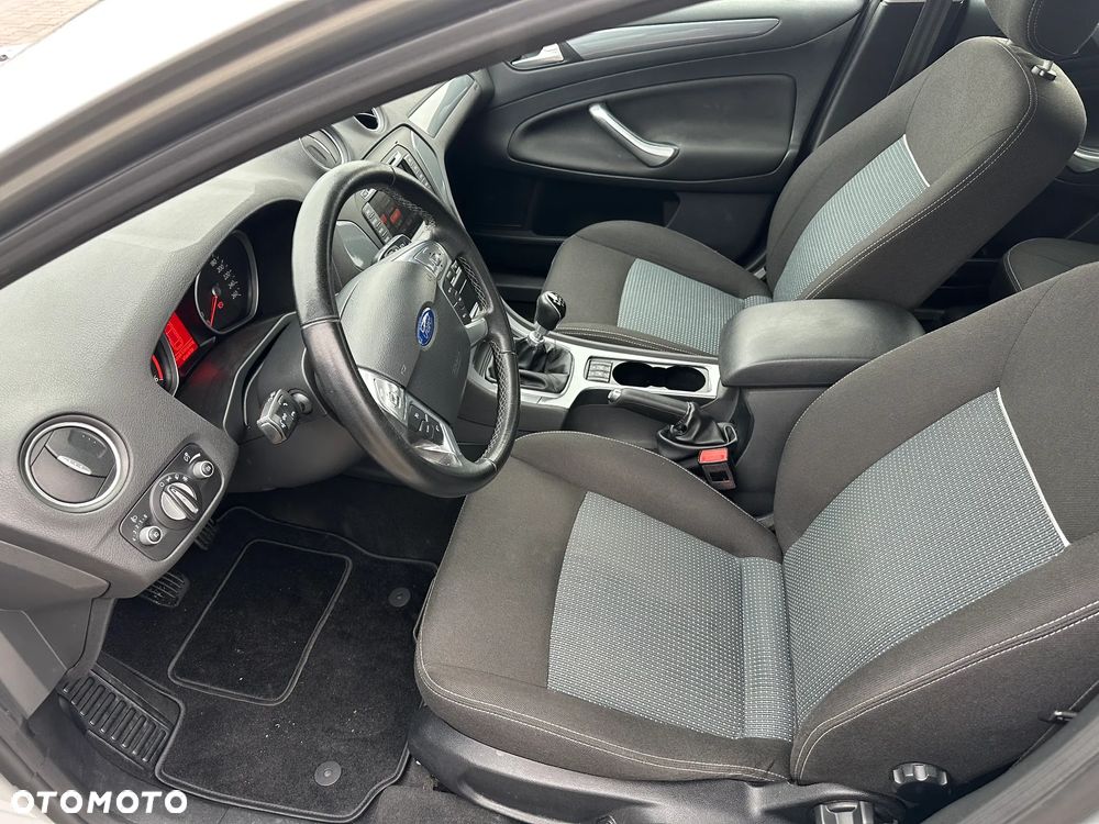 Ford Mondeo 2.0 TDCi Ambiente - 6