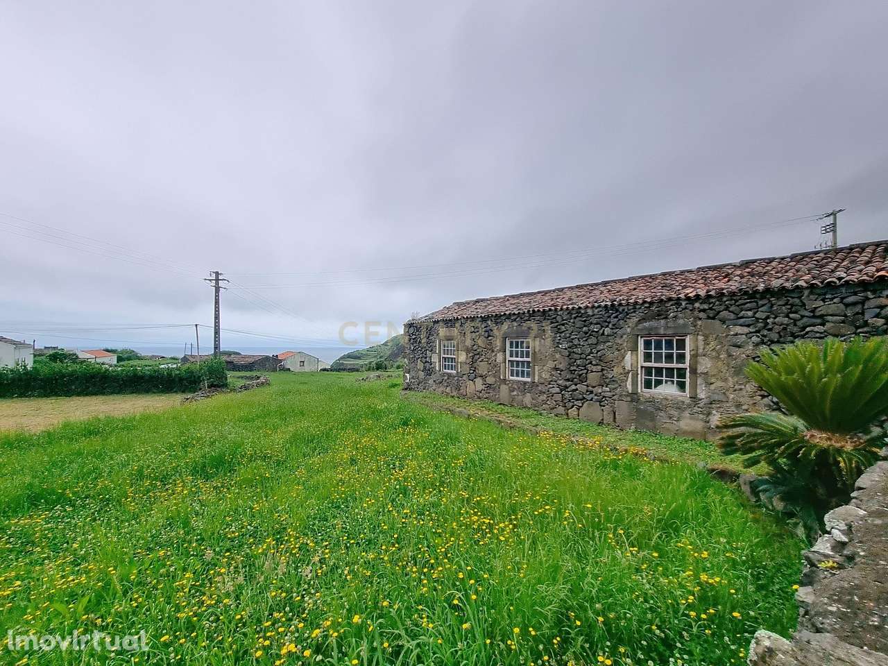 Propriedade com Casas em Pedra Rústica - Oportunidade - Grande imagem: 2/24