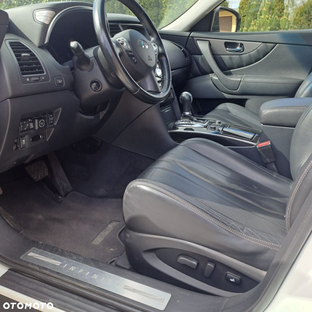 Infiniti Q70 - 7