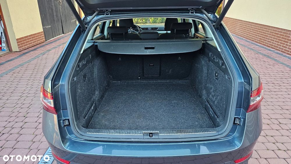 Skoda Superb 2.0 TDI Ambition DSG - 23