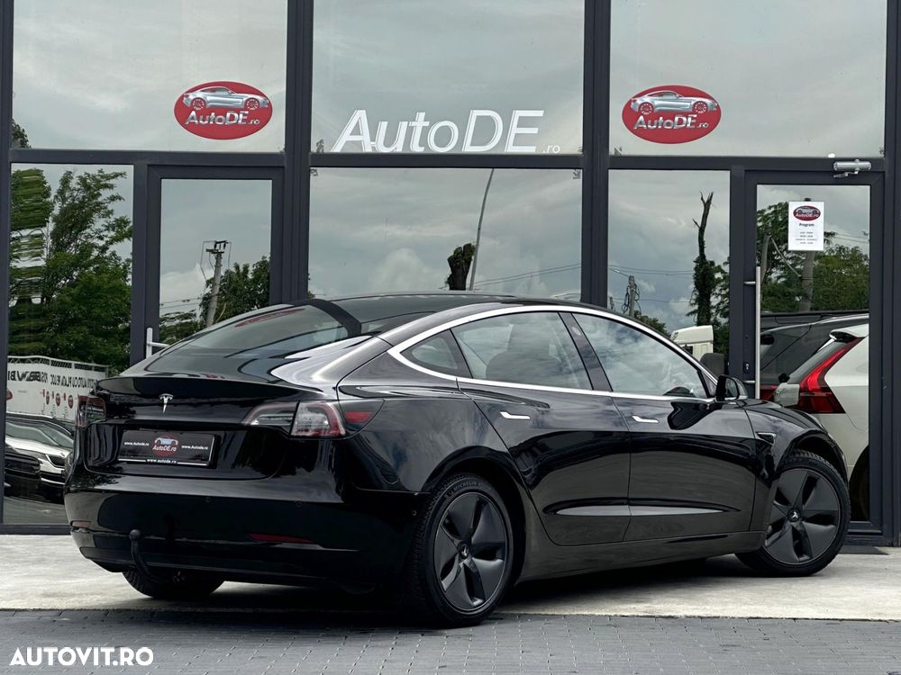 Tesla Model 3 - 4