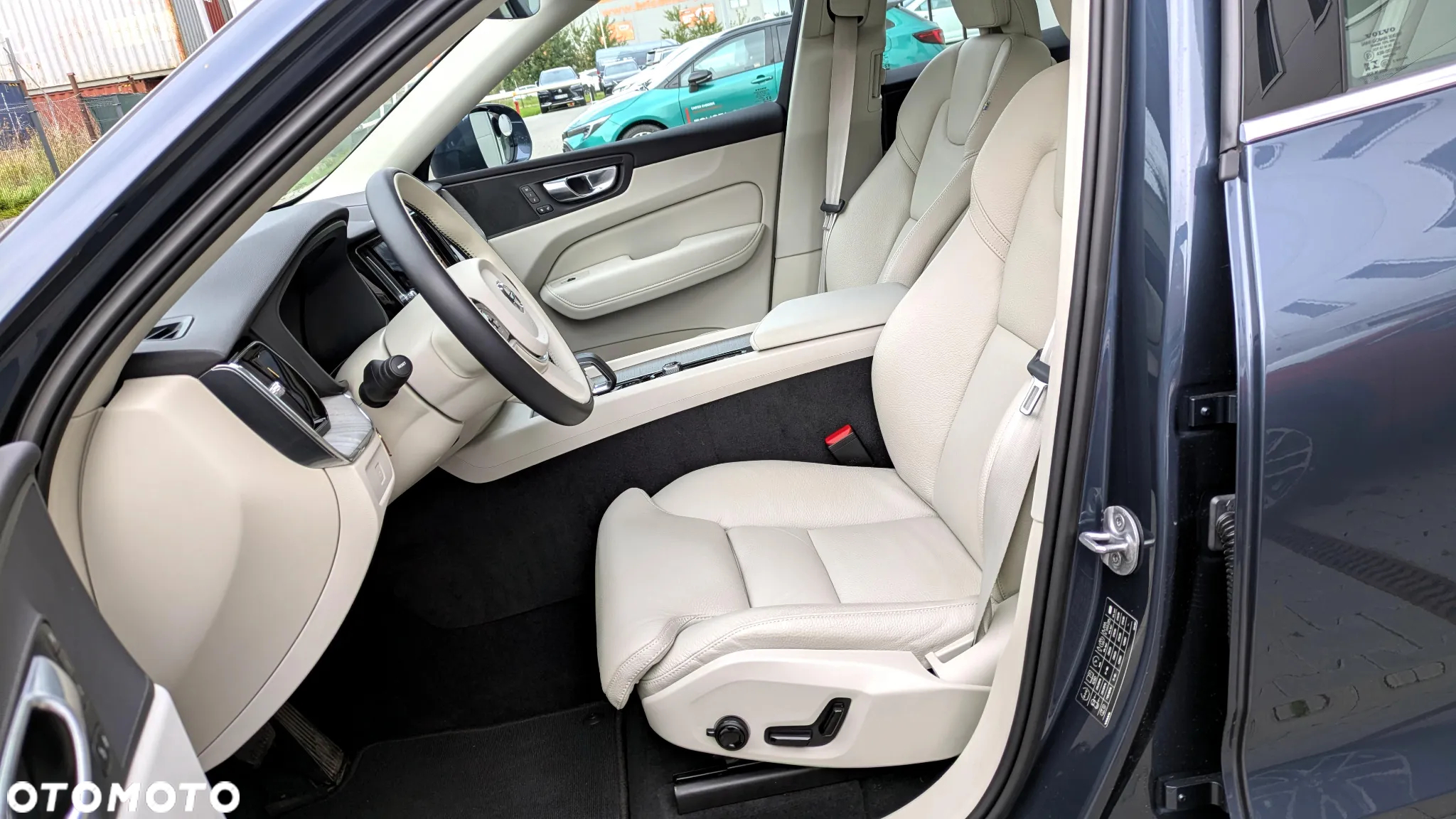 Volvo XC 60 D4 SCR AWD R-Design - 8