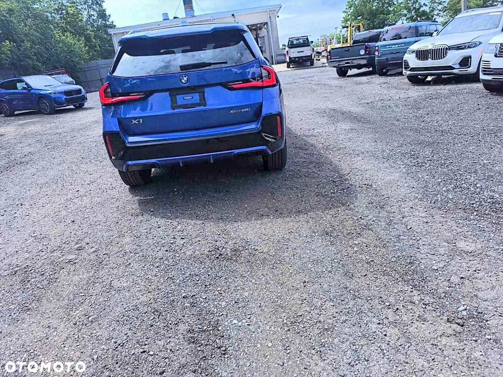 BMW X1 xDrive23i M Sportpaket - 4
