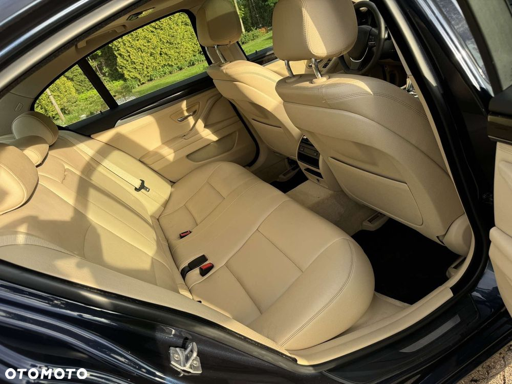 BMW Seria 5 528i xDrive - 13