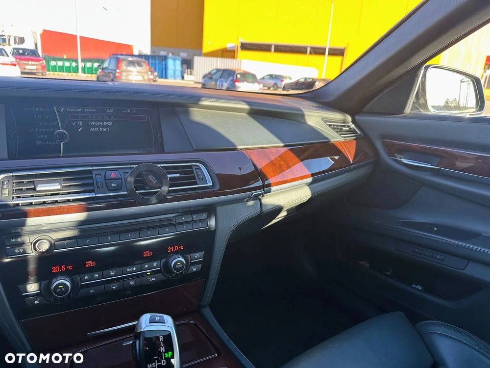 BMW Seria 7 750i - 11
