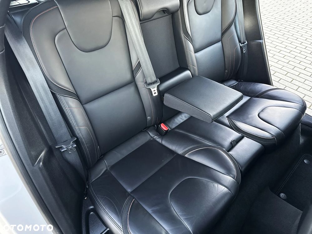 Volvo V40 Cross Country D2 Drive-E Ocean Race - 18