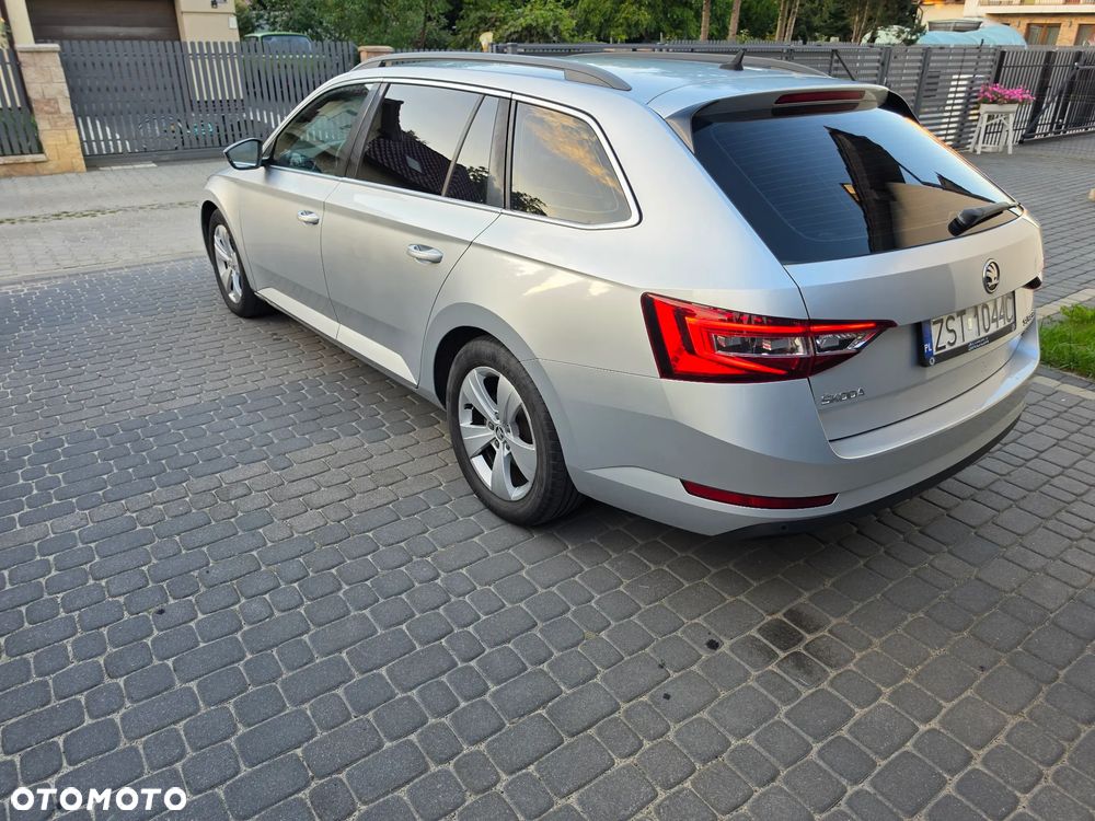 Skoda Superb 2.0 TDI 4x4 DSG Ambition - 6