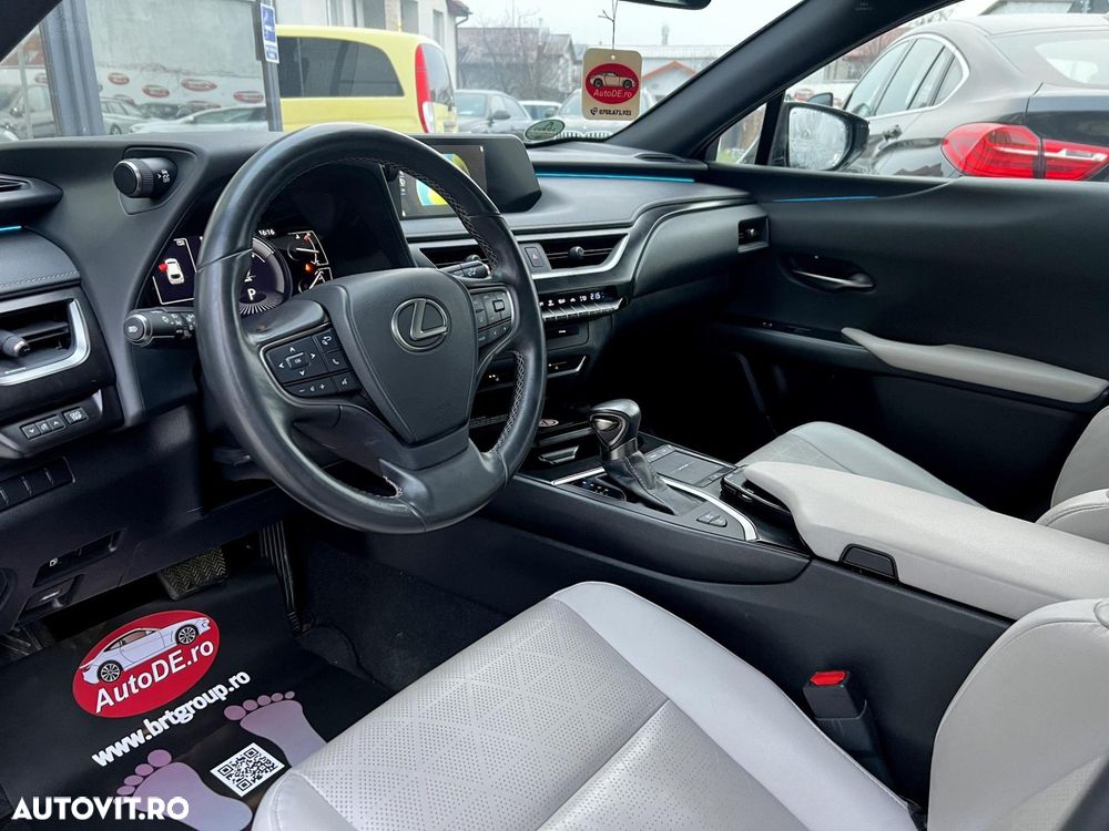 Lexus UX - 5